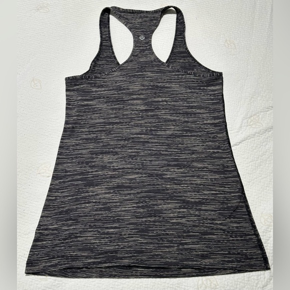 Lululemon: Women’s Sleeveless Top - Picture 2 of 6